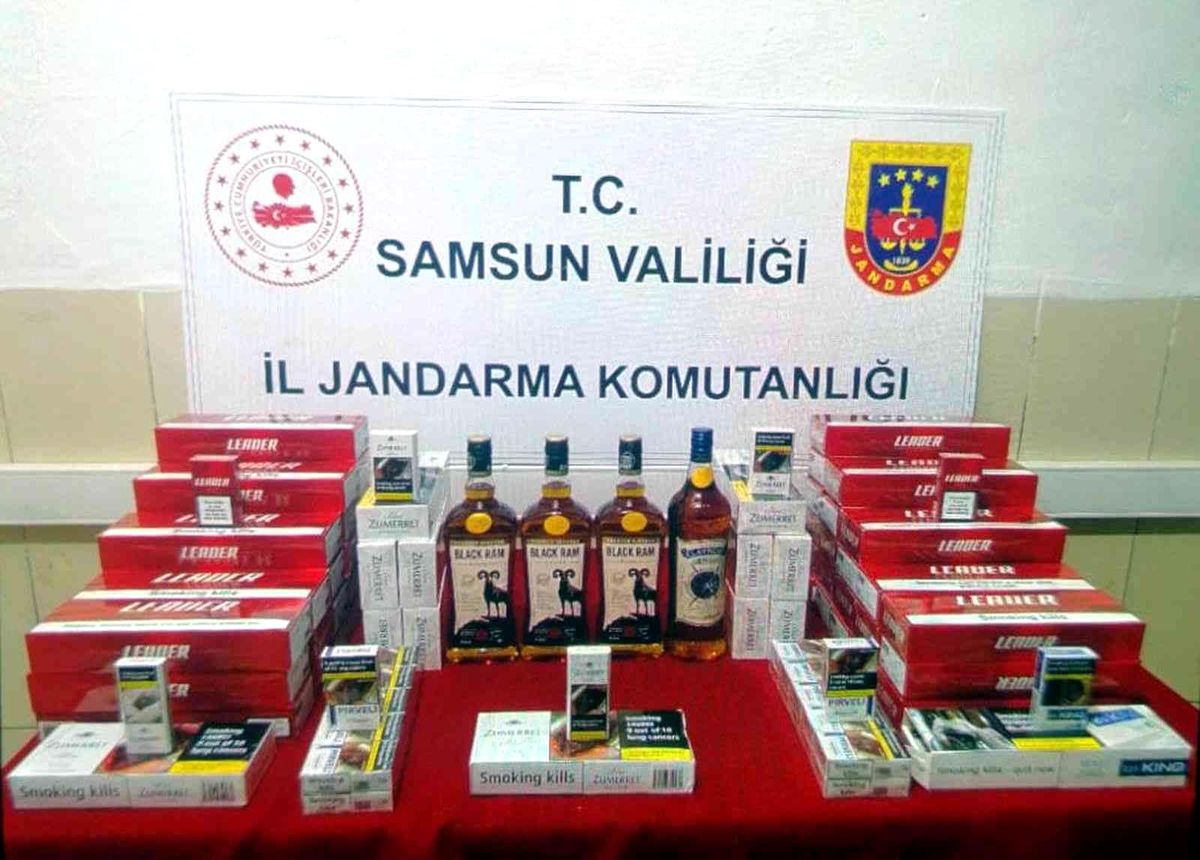 Jandarma şüpheli araçta kaçak içki ve sigara ele geçirdi