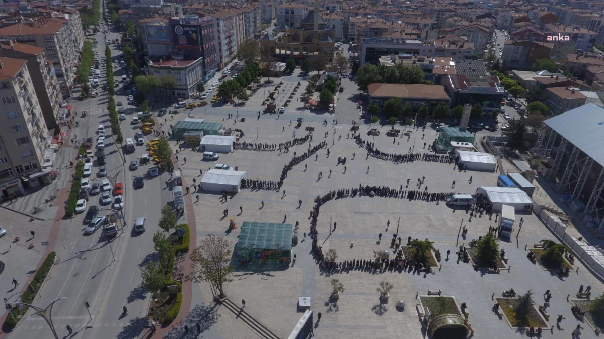 Kırşehir Belediyesi\'nin Ücretsiz Fide Dağıtımına Yoğun İlgi
