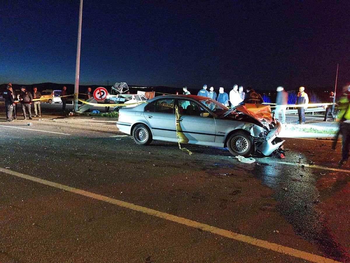 Kütahya\'da trafik kazası: 1 ölü, 2 yaralı