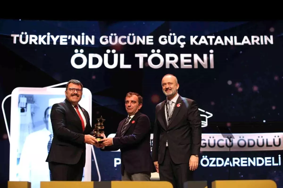 MÜSİAD\'dan Prof. Dr. Özdarendeli\'ye ödül