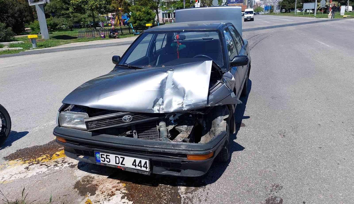 Son dakika haberi... Samsun\'da hemzemin geçitte trafik kazası