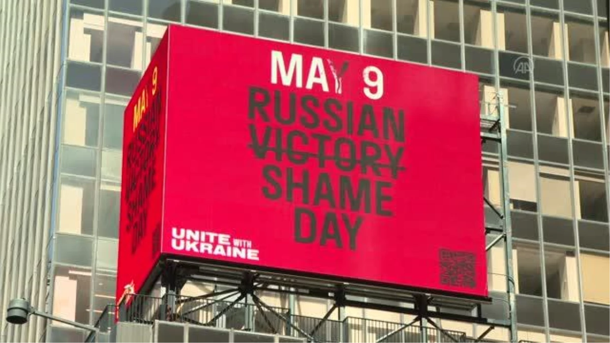 Times Meydanı\'nda Rusya karşıtı reklam panosu
