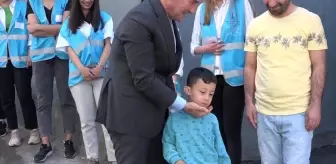 Tunç Soyer, Doğum Öncesi ve Sonrasında Aileyi Ziyareti İçeren İzmir95 Projesi İçin Kadifekale'de Ev Ziyareti Yaptı