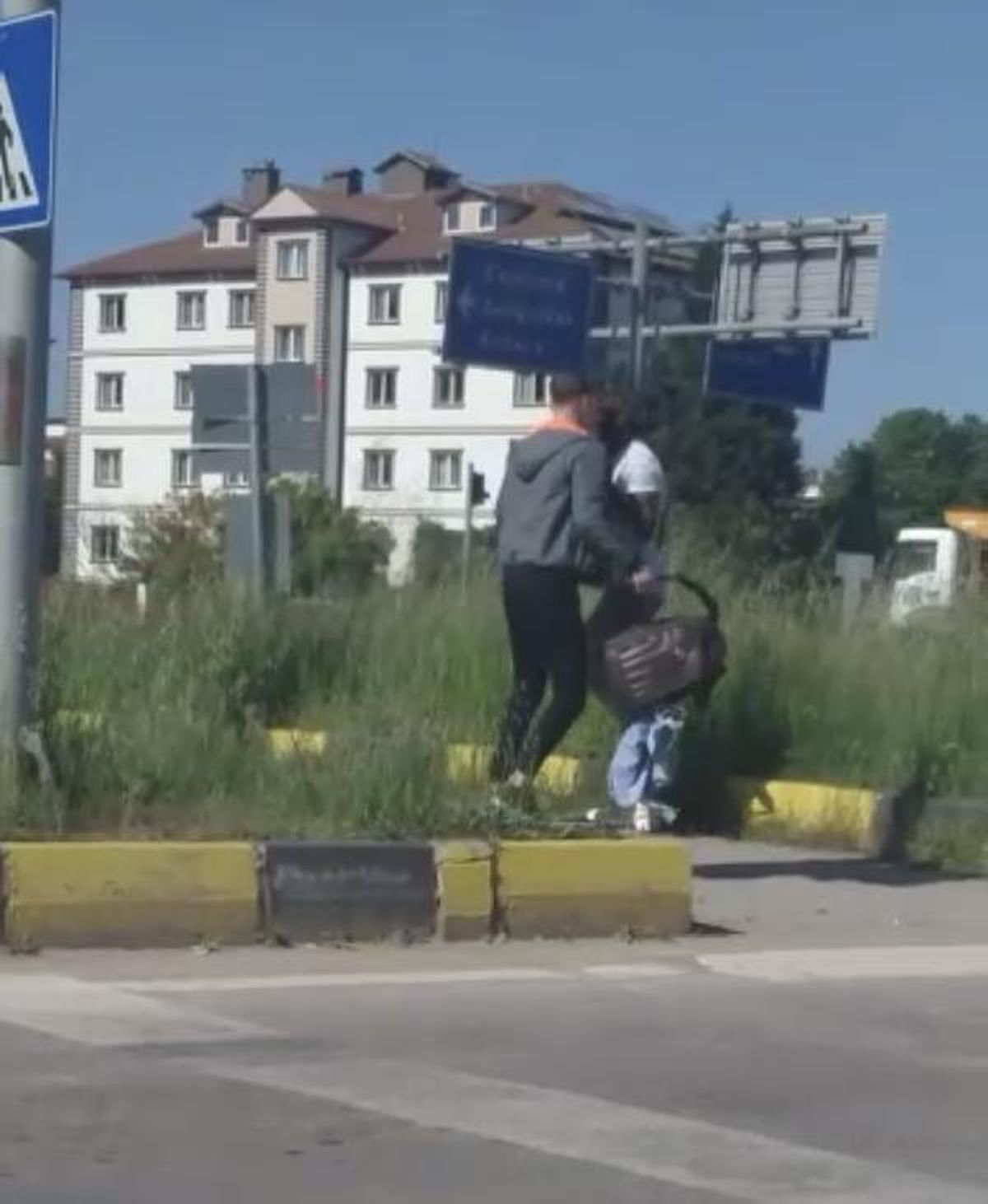 Son dakika: Bartın\'da yumruk yumruğa kavga kamerada
