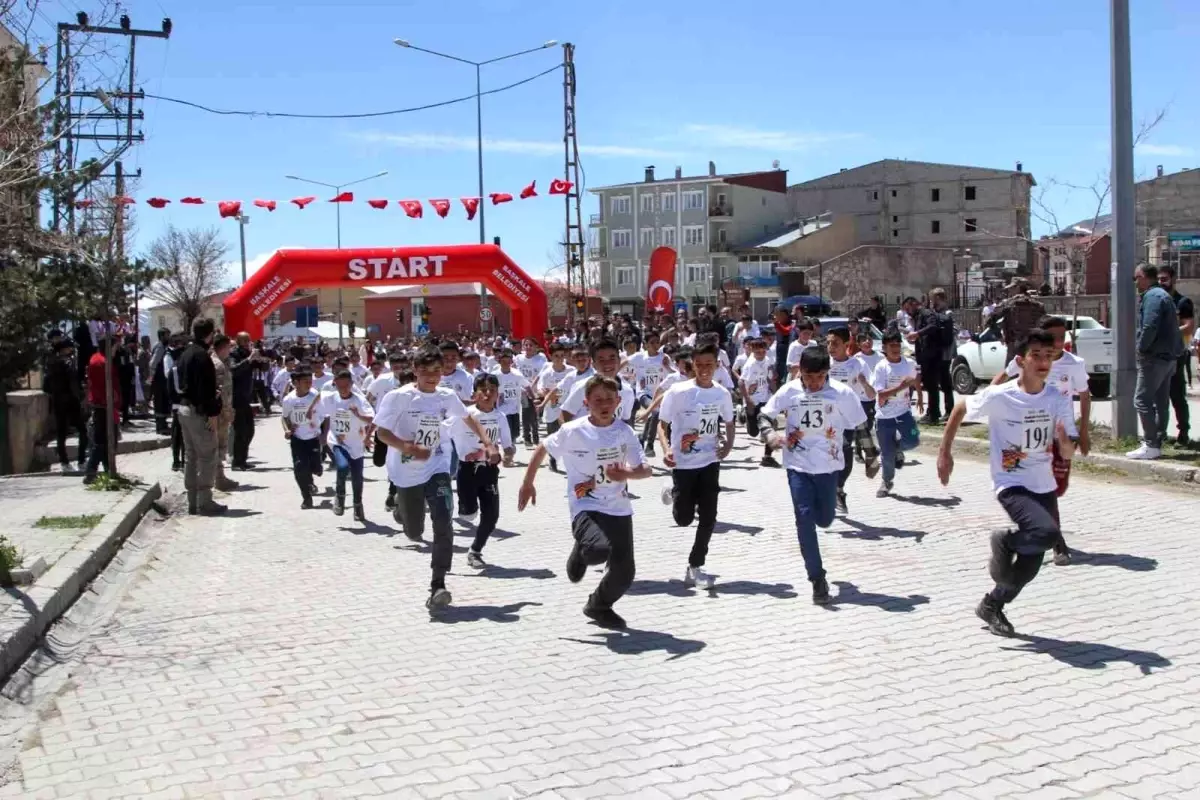 Başkale\'de \'Okullar Arası Kros Yarışması\' düzenlendi