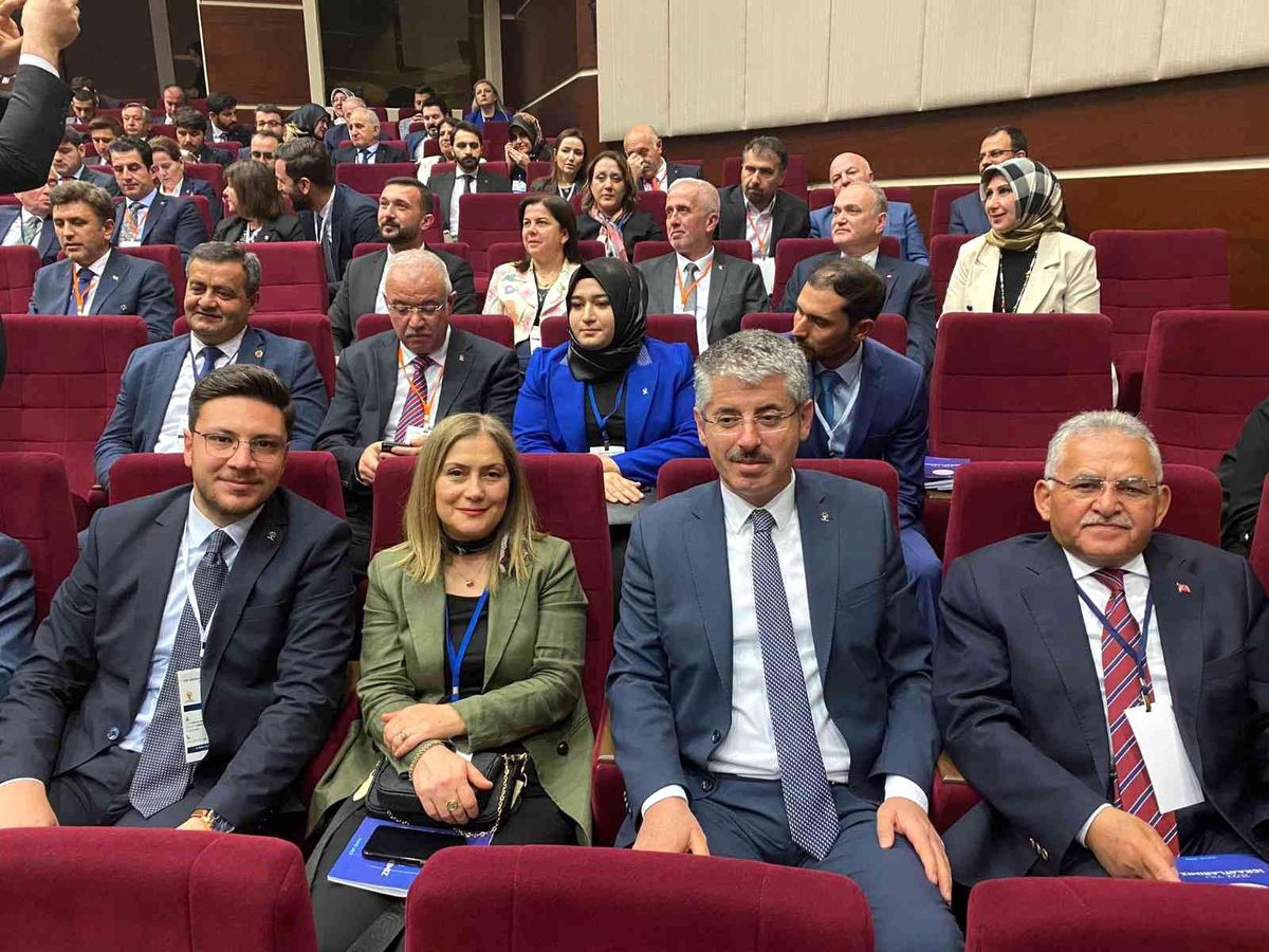 Başkan Büyükkılıç, AK Parti Genişletilmiş İl Başkanları Toplantısı\'na katıldı
