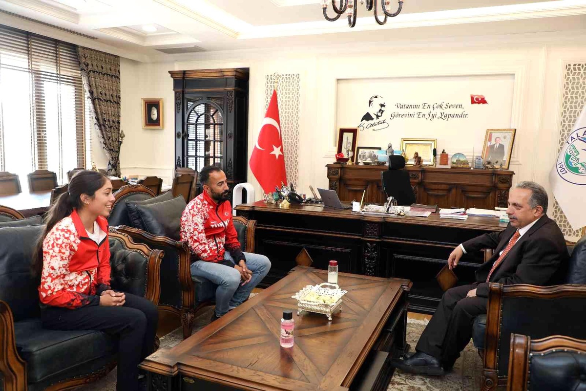 Milli atletten Başkan Yalçın\'a ziyaret
