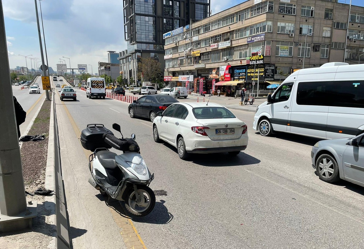 Başkentte otomobil ile çarpışan motosikletin sürücüsü yaralandı