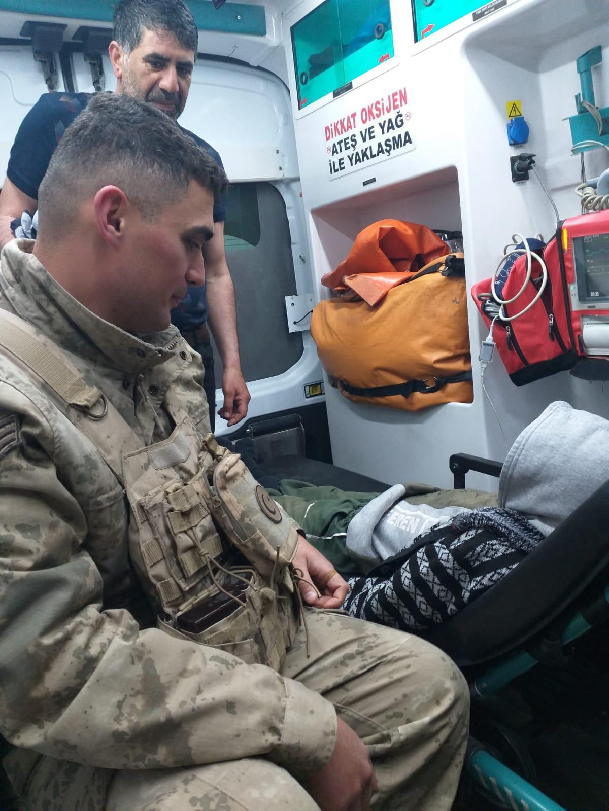 Bulanık'ta ailesiyle ot toplamaya giderken kaybolan çocuğu jandarma buldu