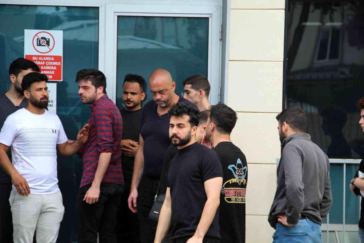 Evinde ölü bulunan tıp öğrencisinin cenazesi gözyaşları içinde alındı