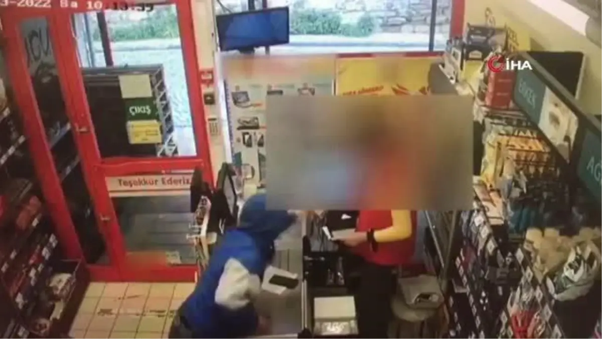 Fatih'te markete giren bıçaklı gaspçı 30 bin TL'yi alıp böyle kaçtı