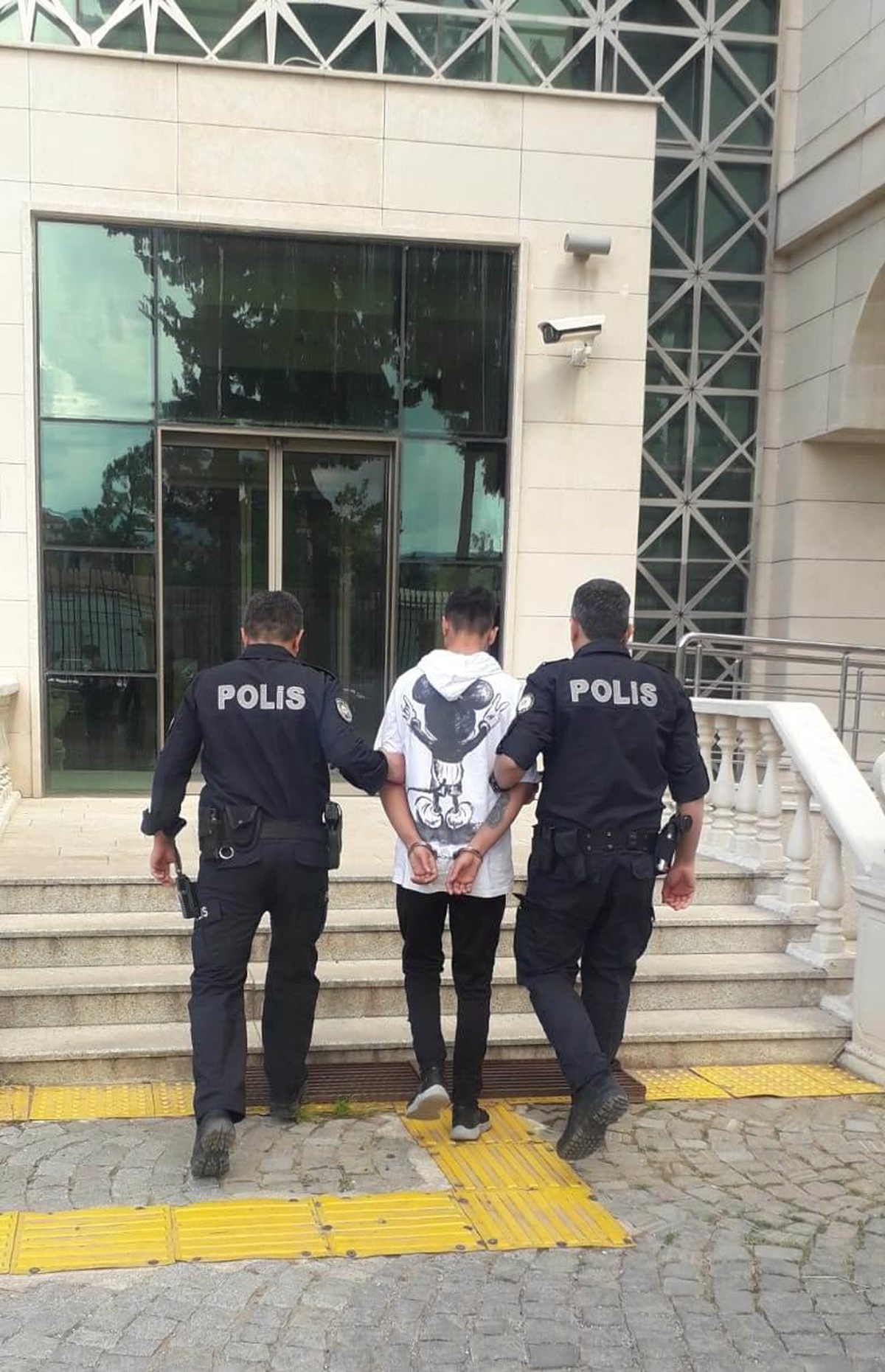 Gaziantep\'te hırsızlık suçundan aranan zanlı sahte kimlikle yakalandı