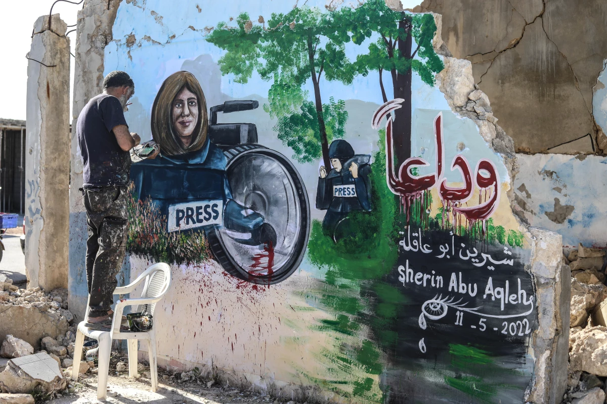İdlibli grafiti sanatçısı, İsrail\'in öldürdüğü Filistinli gazeteciyi resmetti