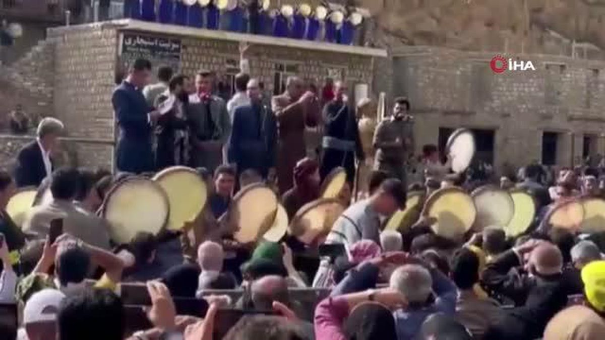 İran'daki şenlikte nefes kesen tef gösterisi