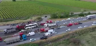 Son dakika! İşçi otobüsüyle kamyonun çarpışması sonucu 1 kişi öldü 29 kişi yaralandı