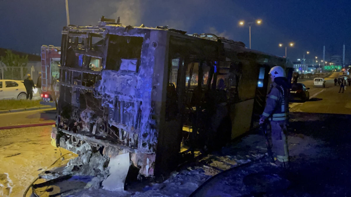 İstanbul\'da İETT otobüsü yandı
