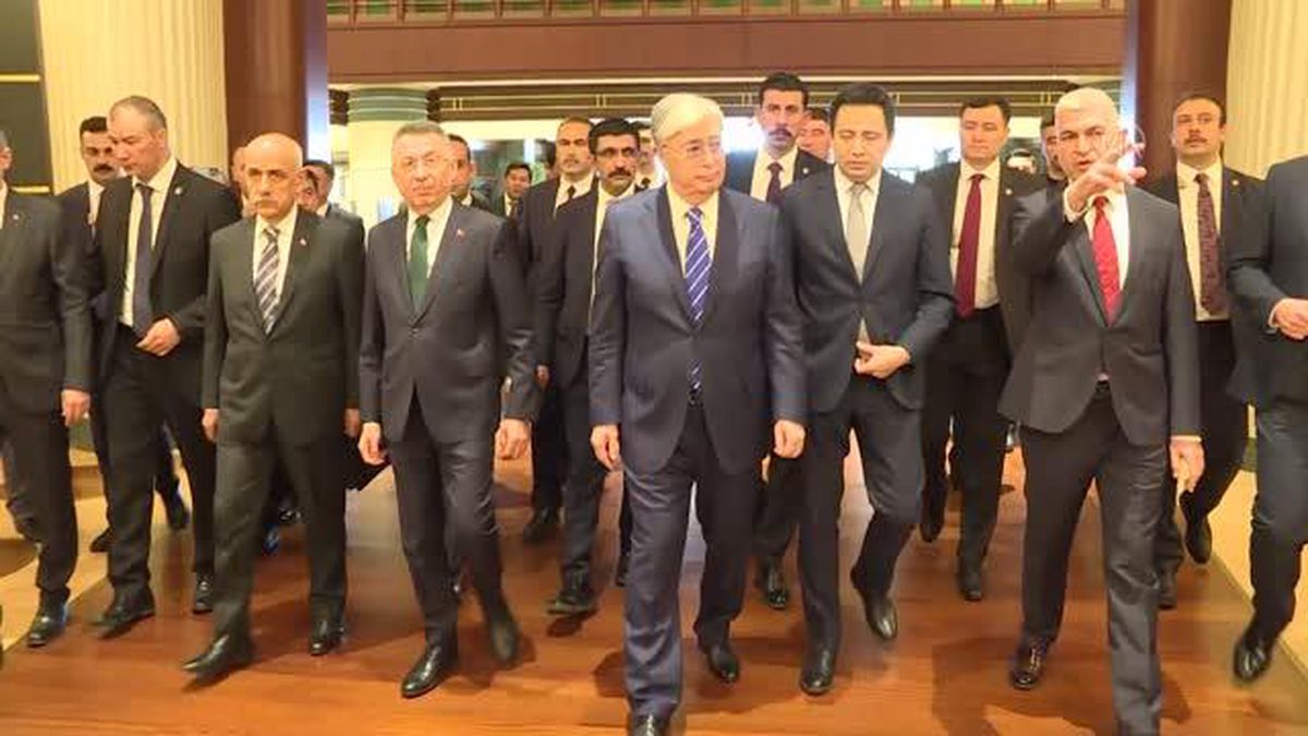 Kazakistan Cumhurbaşkanı Tokayev Millet Kütüphanesi'ni ziyaret etti