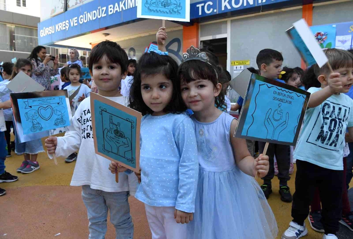 Konyaaltı\'nda Minikler Farkındalık İçin Yürüdü