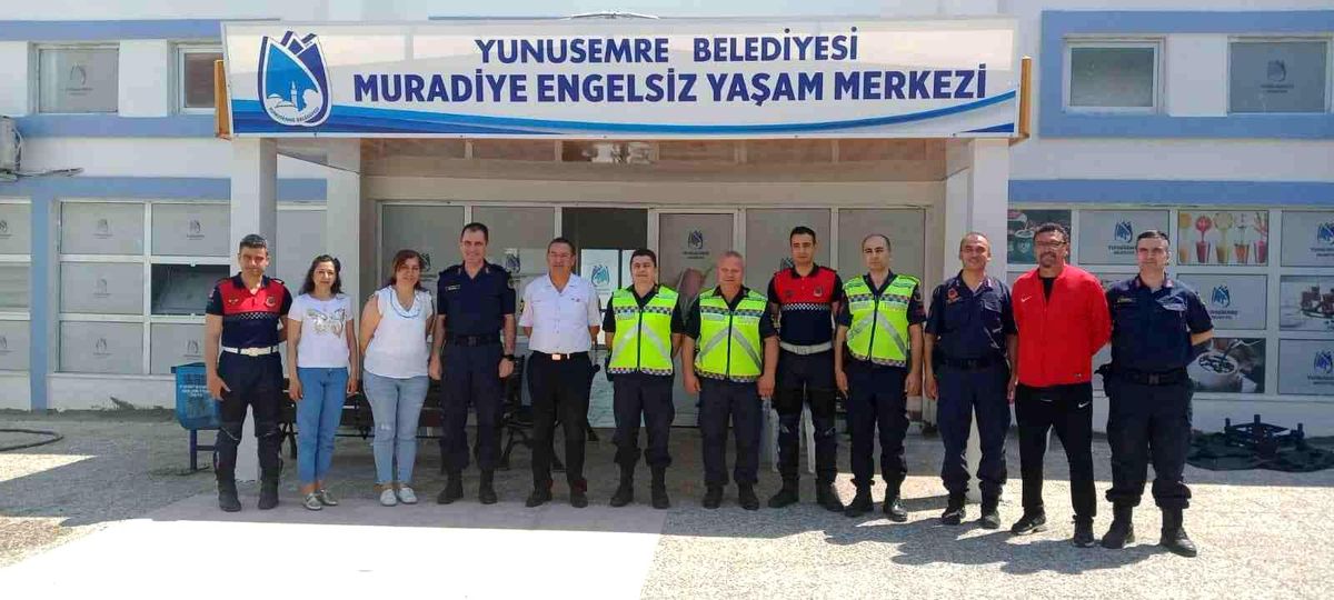 Manisa\'da jandarma ekipleri engellilere unutulmaz bir gün yaşattı