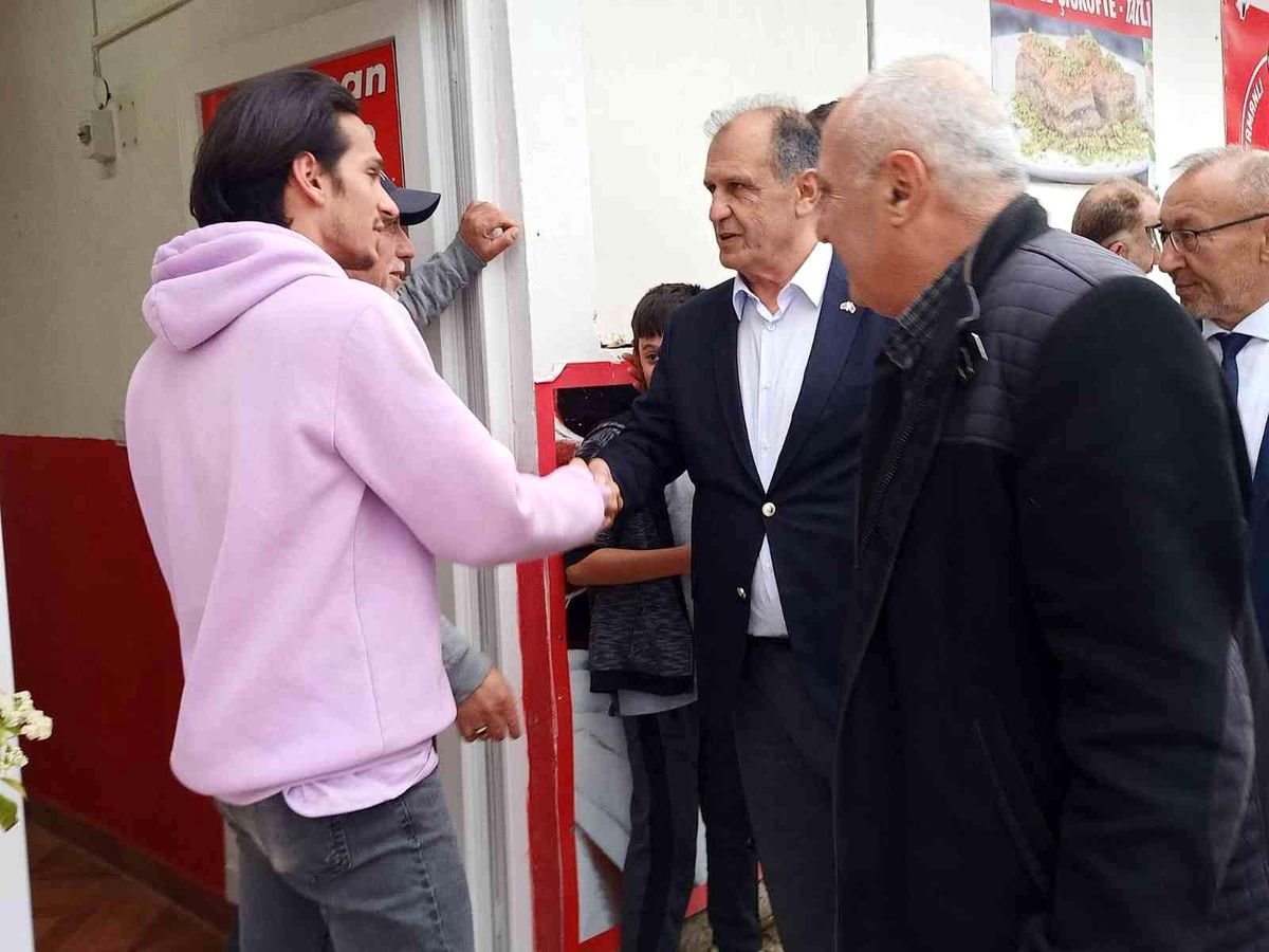 MHP İl Başkanı Öz, Çiftlikköy\'de vatandaşların taleplerini dinledi