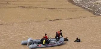 Oltu Çayı'nda kaybolan babayı arama çalışmalarında 13'üncü gün