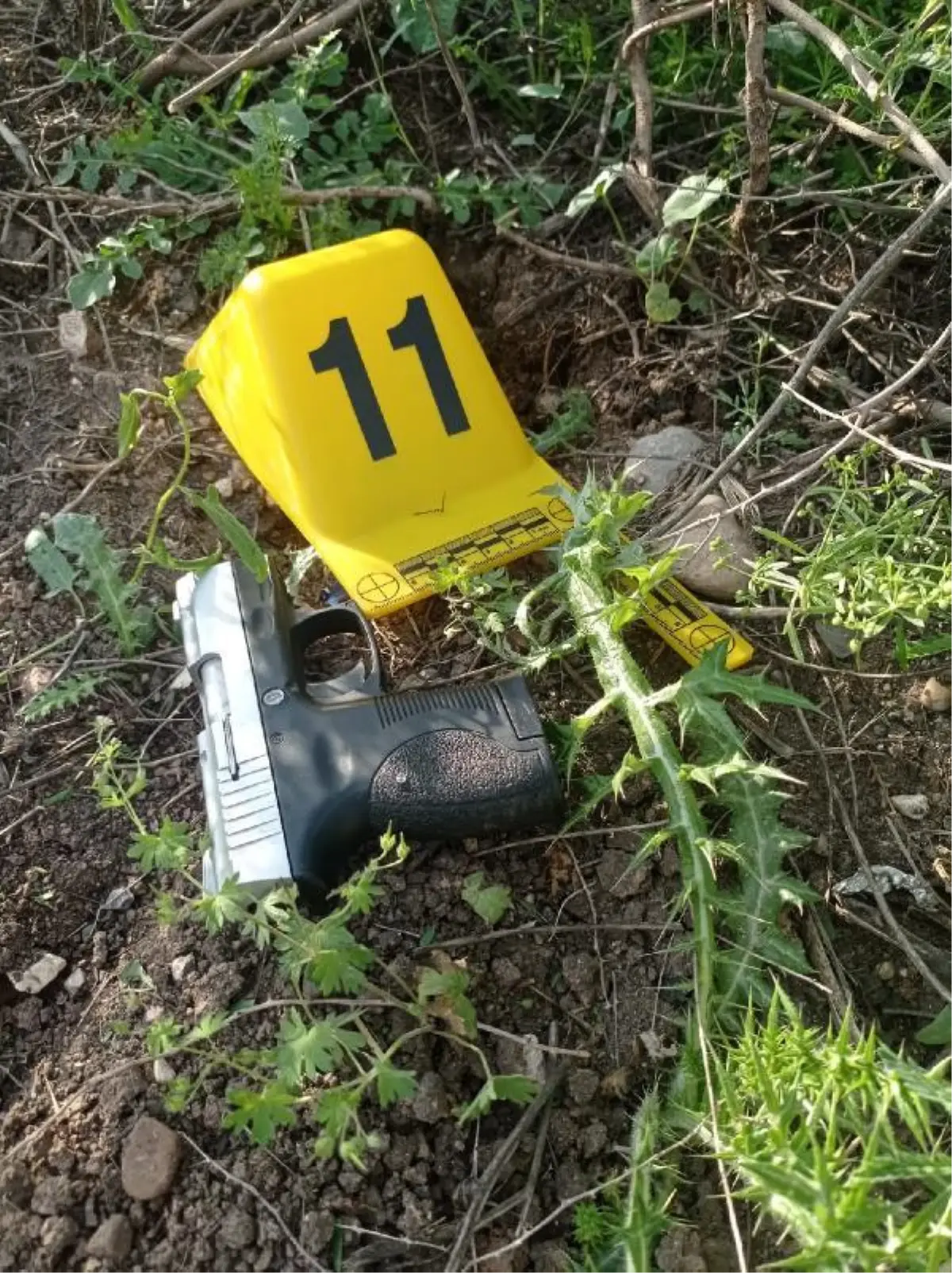 Son dakika... Petrol istasyonunda silahlı gasp kamerada (2)