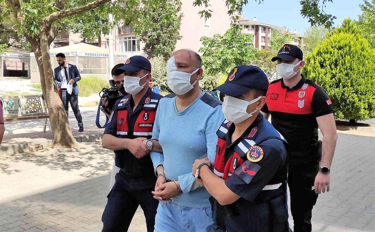 Sevgilisini asitle ağır yaralayan saplantılı aşık, kendi gözünden oldu