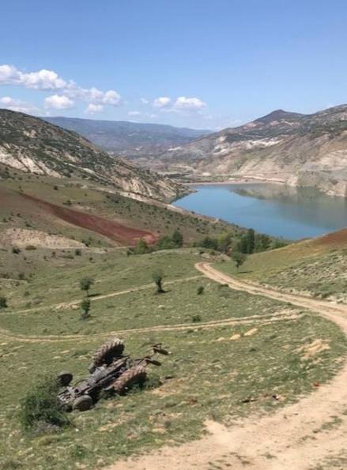 Sivas\'ta devrilen traktörün sürücüsü öldü