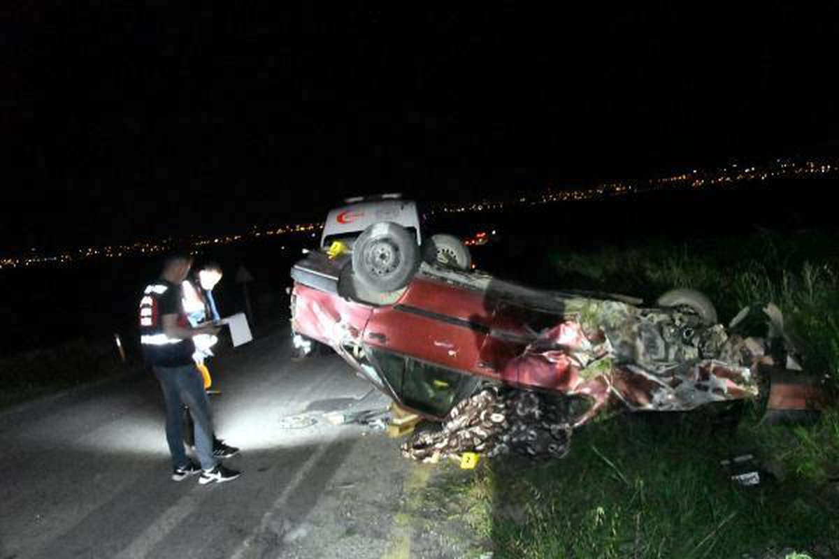 TEKİRDAĞ\'DA TAKLA ATAN OTOMOBİLİN SÜRÜCÜSÜ ÖLDÜ