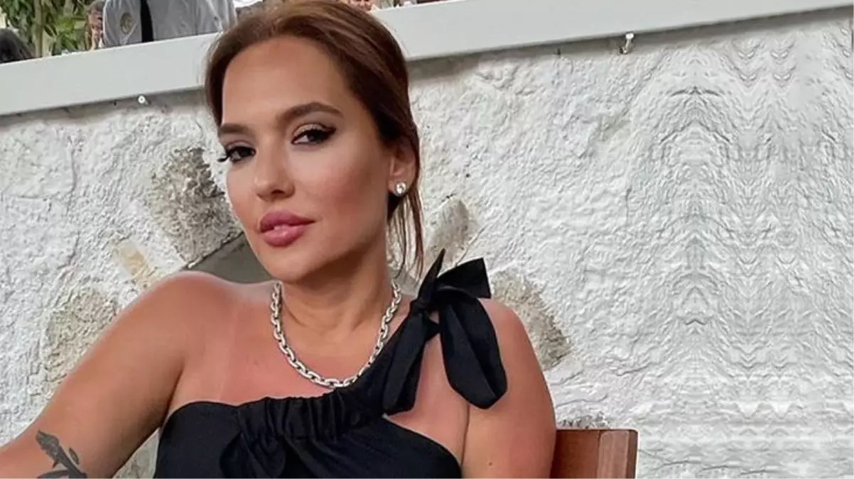 Trabzonspor taraftarı Demet Akalın\'dan kutlamalarda eşofman giymesini istedi, Akalın\'dan "geri verdim" cevabı geldi