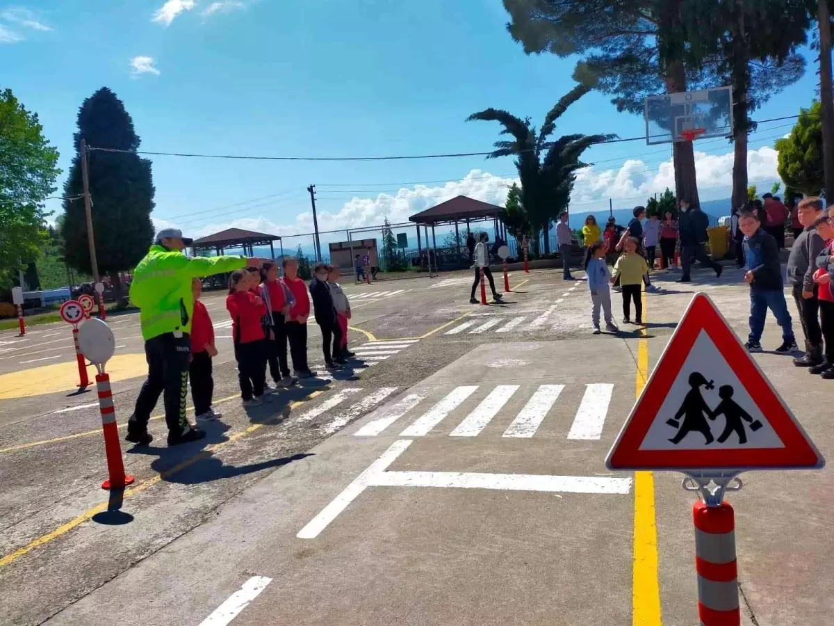 Trafik Haftası\'nda vatandaş ve öğrencilere eğitim verildi