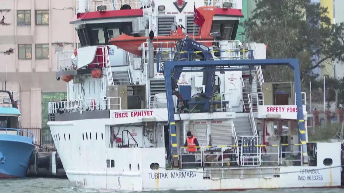 Tübitak Marmara Gemisi, İzmir Körfezi\'nden Örnekler Almaya Başladı