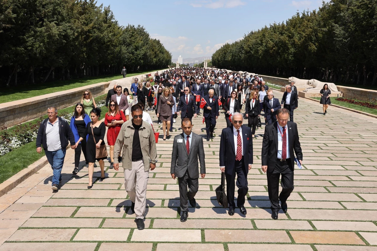 Türk Eğitim Vakfı heyeti, 55\'inci kuruluş yıl dönümü dolayısıyla Anıtkabir\'i ziyaret etti