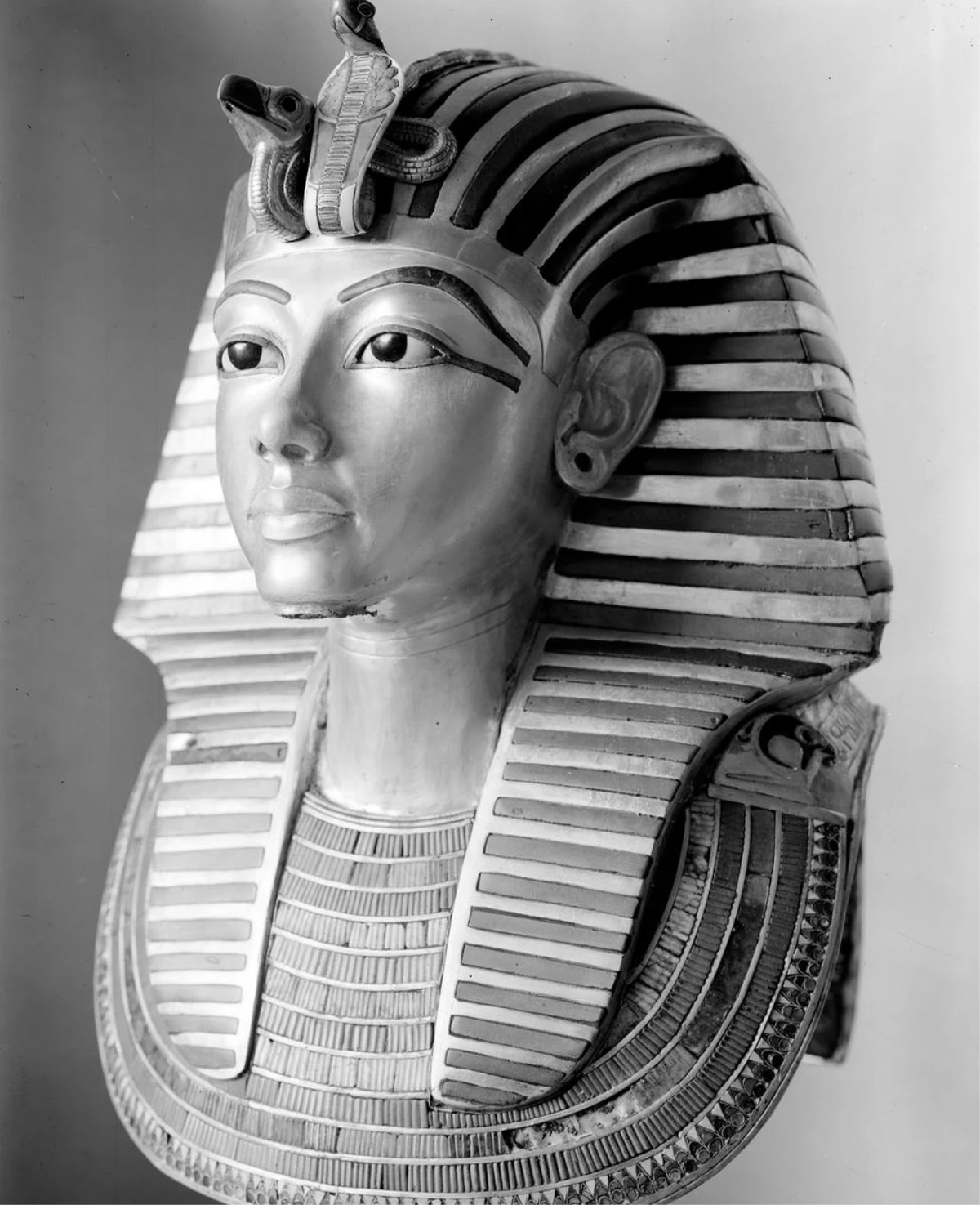 Tutankamon\'un mezarının bulunmasından 100 yıl sonra keşfin gizli kahramanlarına ışık tutuluyor