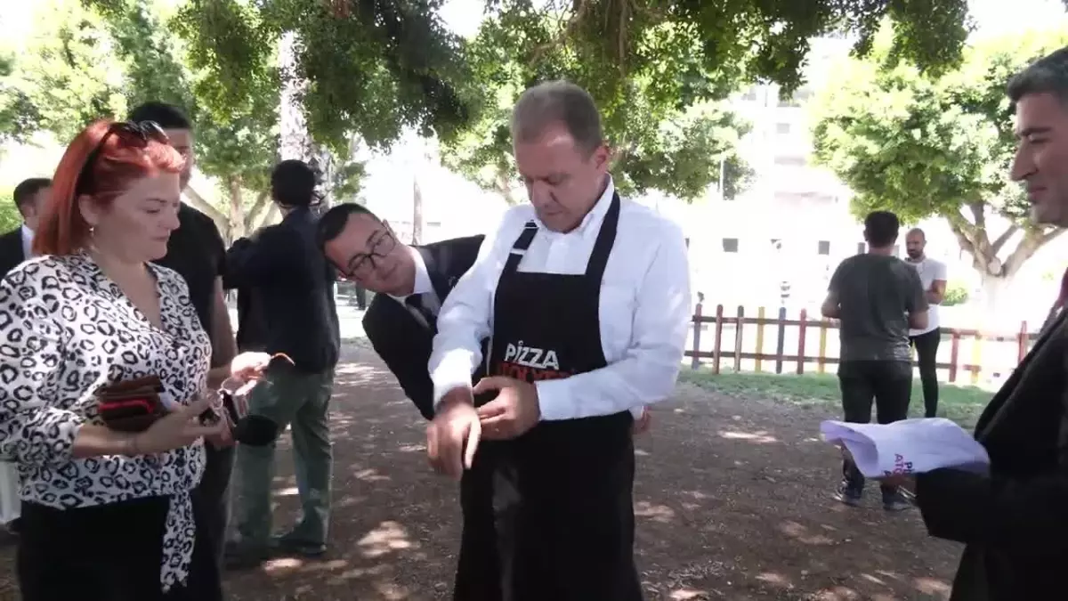 Vahap Seçer, Mersin\'in \'Özel\' Şefleriyle Pizza Yaptı