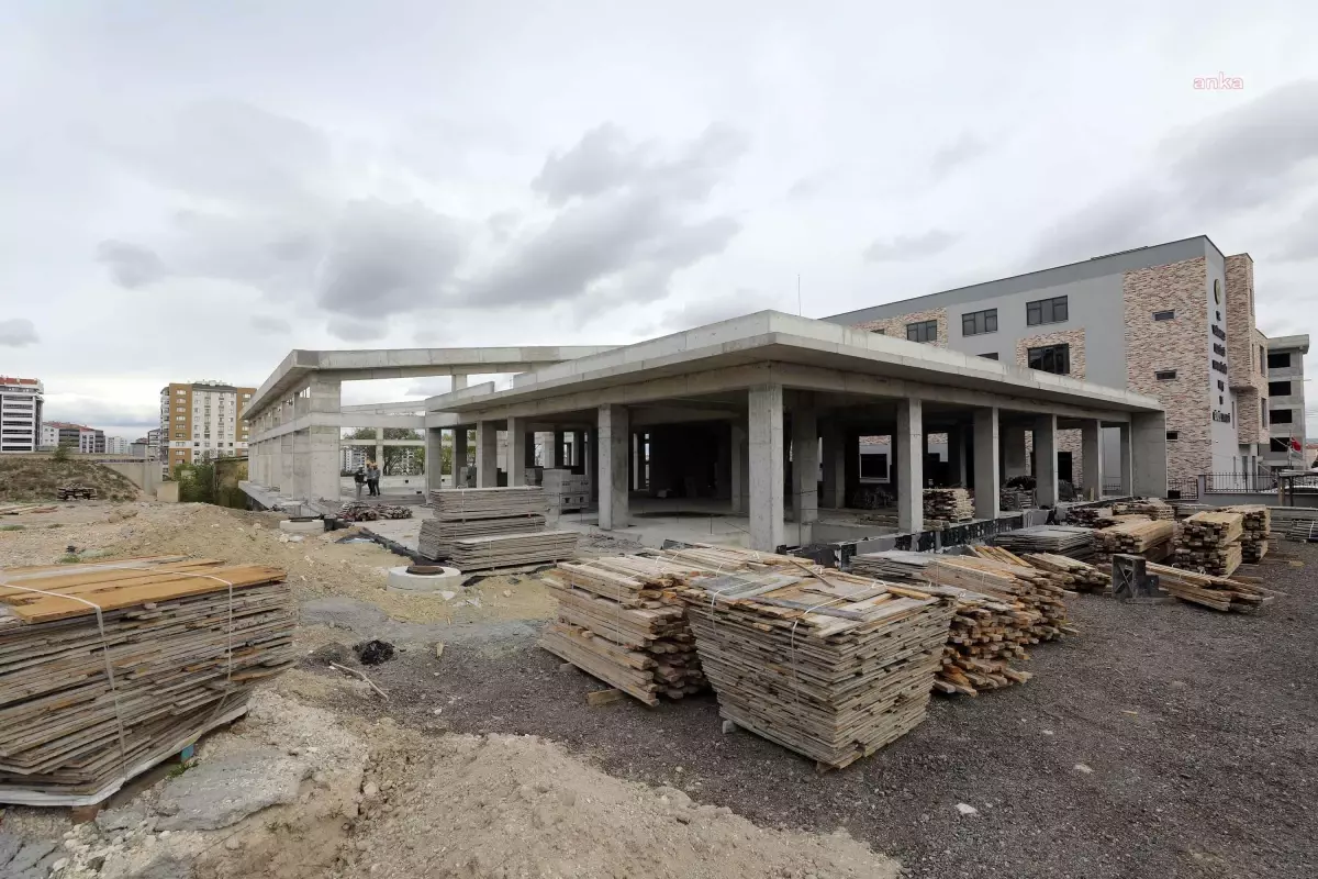 Yenimahalle Belediyesi Ata Mahallesi Yüzme Havuzu İnşaatına Devam Ediyor