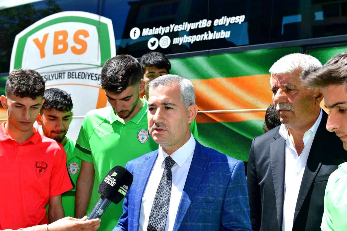 Yeşilyurt Belediyespor U-18 takımı Kahramanmaraş'a uğurladı