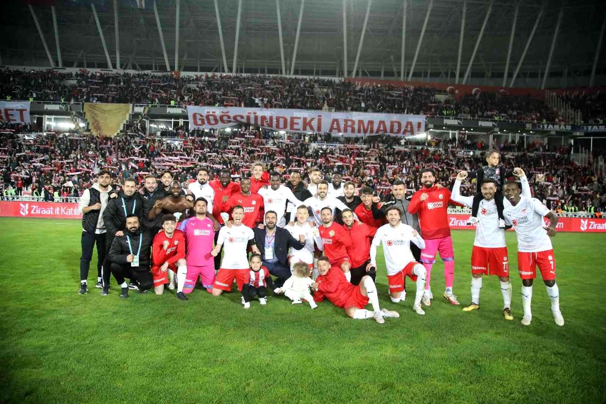 Yiğidolar\'dan galibiyet pozu!