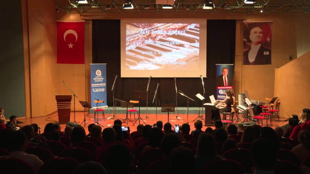 Antalya\'da \'Dünya Müzikleri Konseri\' Hayran Bıraktı