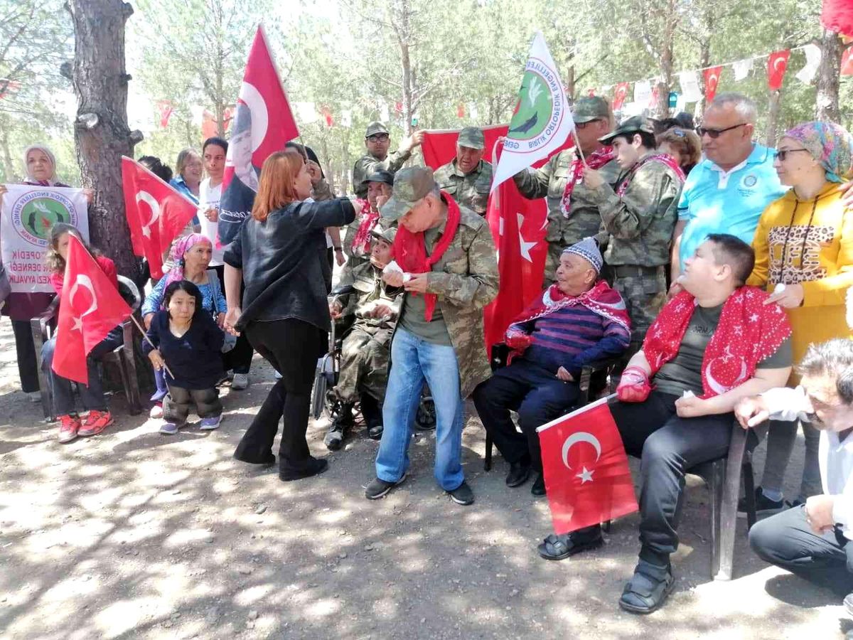 Ayvalık\'ta engellilerin askerlik heyecanı