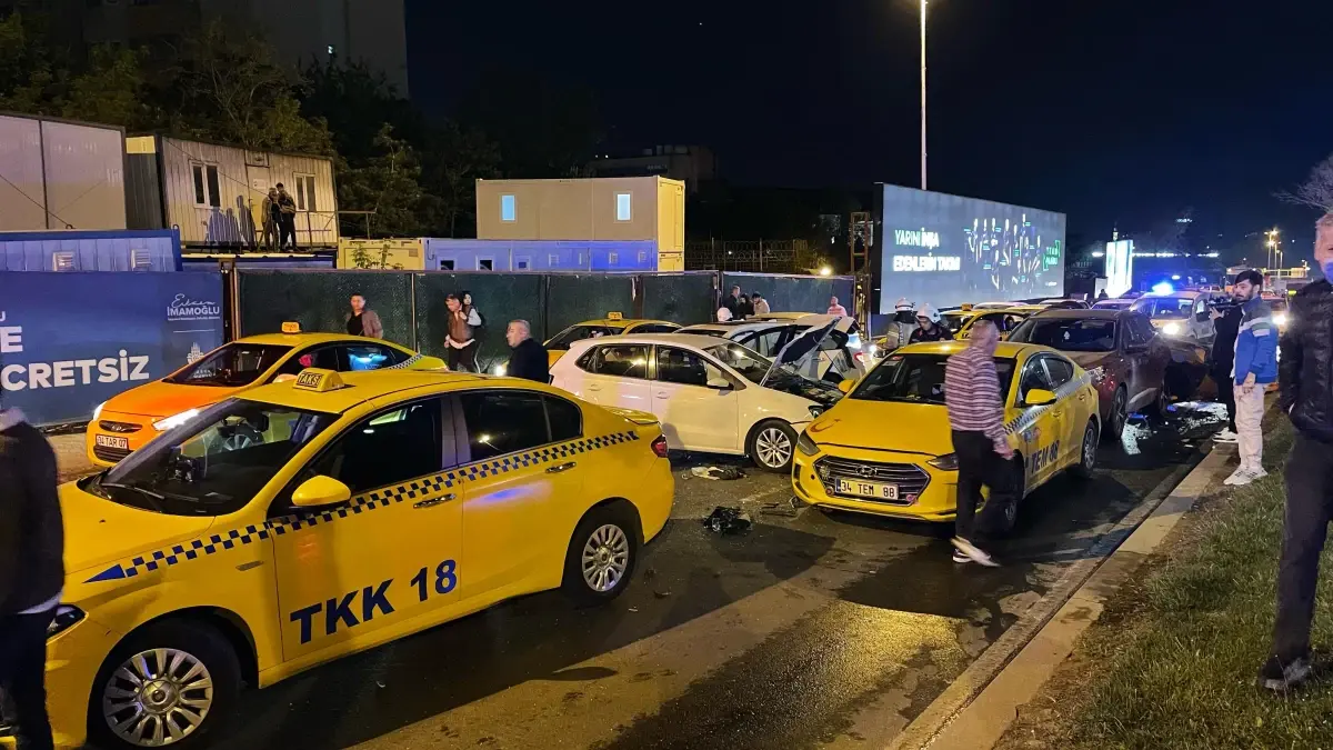 Beşiktaş\'ta zincirleme trafik kazası: 2 yaralı