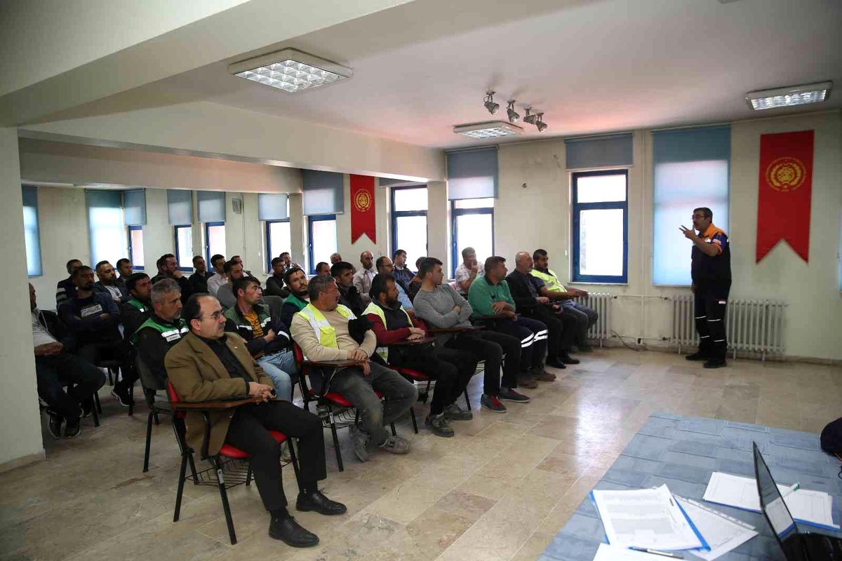 Büyükşehir personeline \'Yerel Destek Ekipleri\' eğitimi