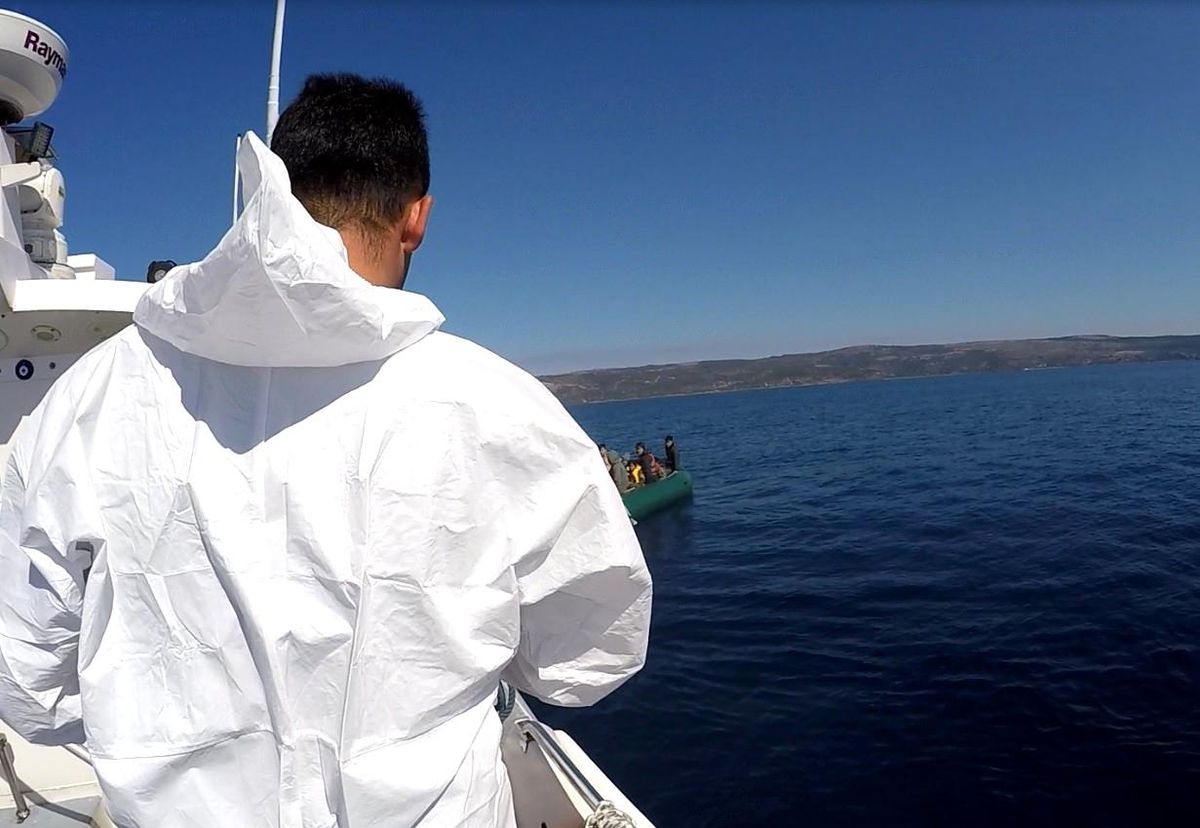 Son Dakika | Çanakkale açıklarında ölüme terk edilen 30 düzensiz göçmen kurtarıldı