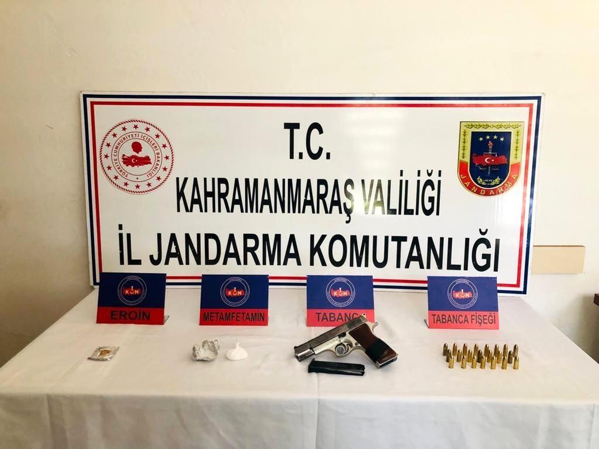 Son dakika haber | Cezaevine ziyarete gelen şahsın otomobilinden silah ve uyuşturucu çıktı