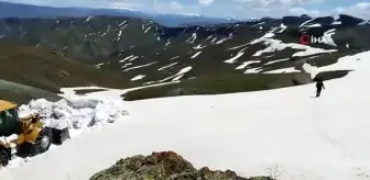 Erzincan'da karla mücadele mayıs ayında da devam ediyor