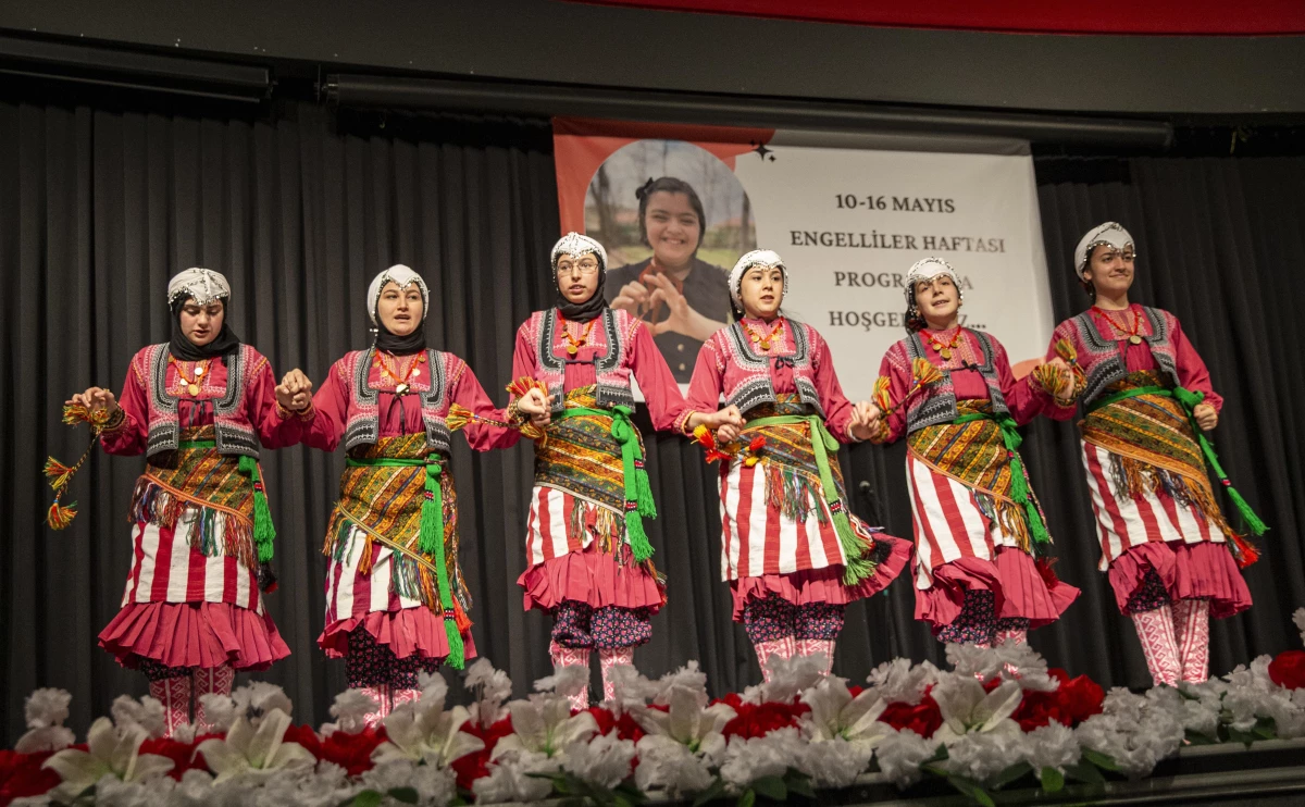 Erzurum\'da "Engelliler Haftası" öğrencilerin eğlenceli gösterileriyle kutlandı