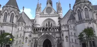 Eski İngiliz futbol yıldızlarının eşlerinin sosyal medya davası