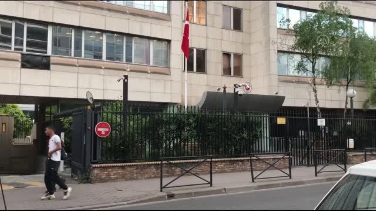 Fransa\'da PKK sempatizanları Türkiye\'nin Paris Başkonsolosluğuna saldırdı