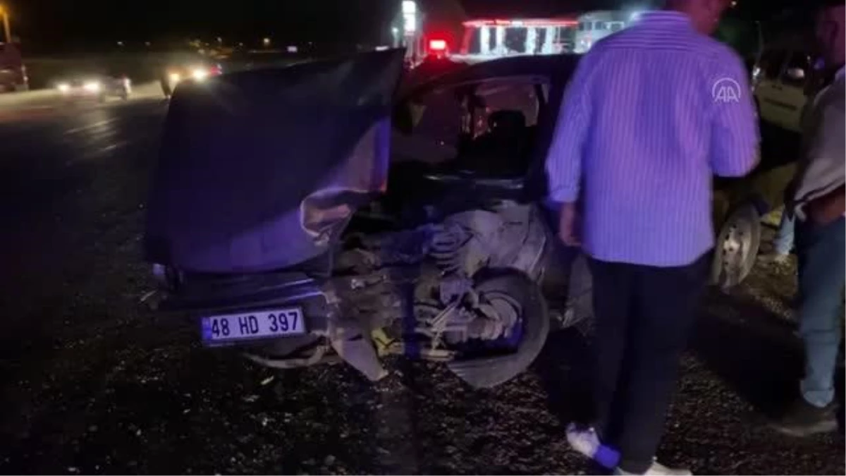 İki otomobil çarpıştığı kazada 5 kişi yaralandı