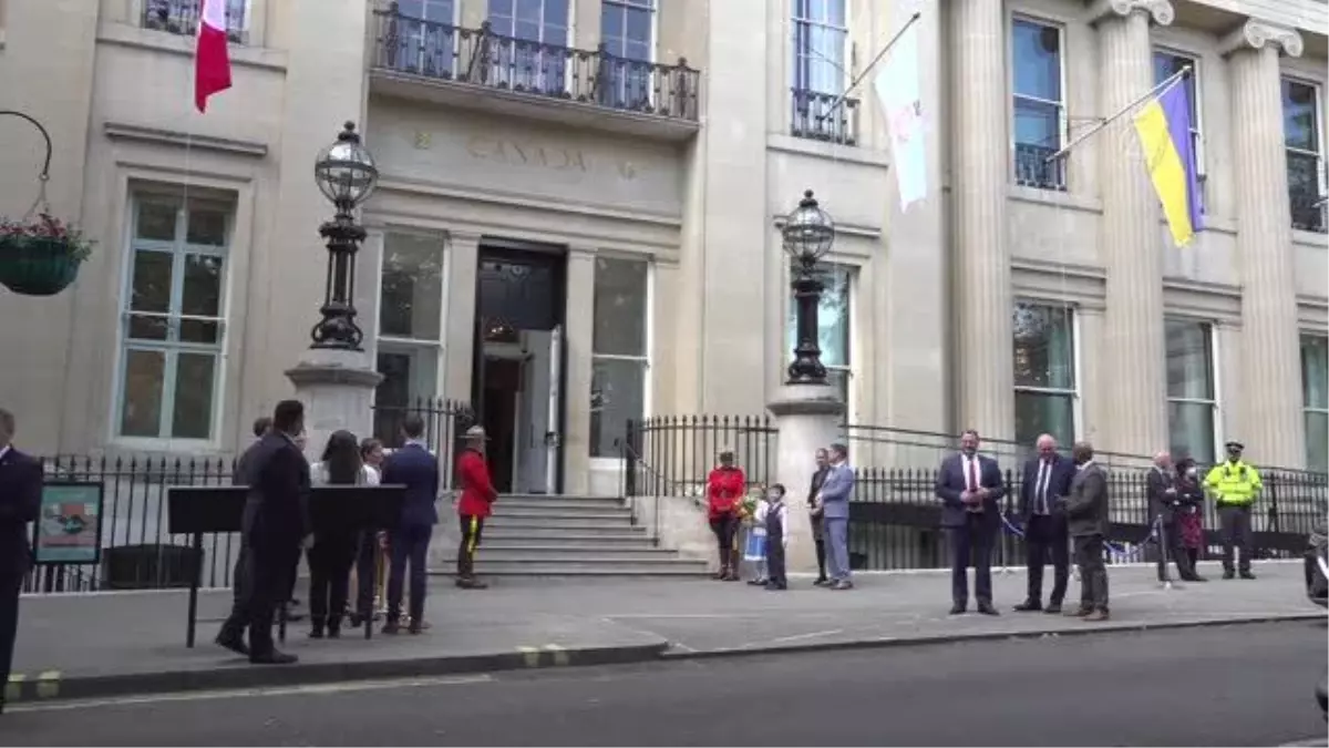 İngiltere veliaht Prensi Charles ve eşi Camilla Kanada Büyükelçiliğinde